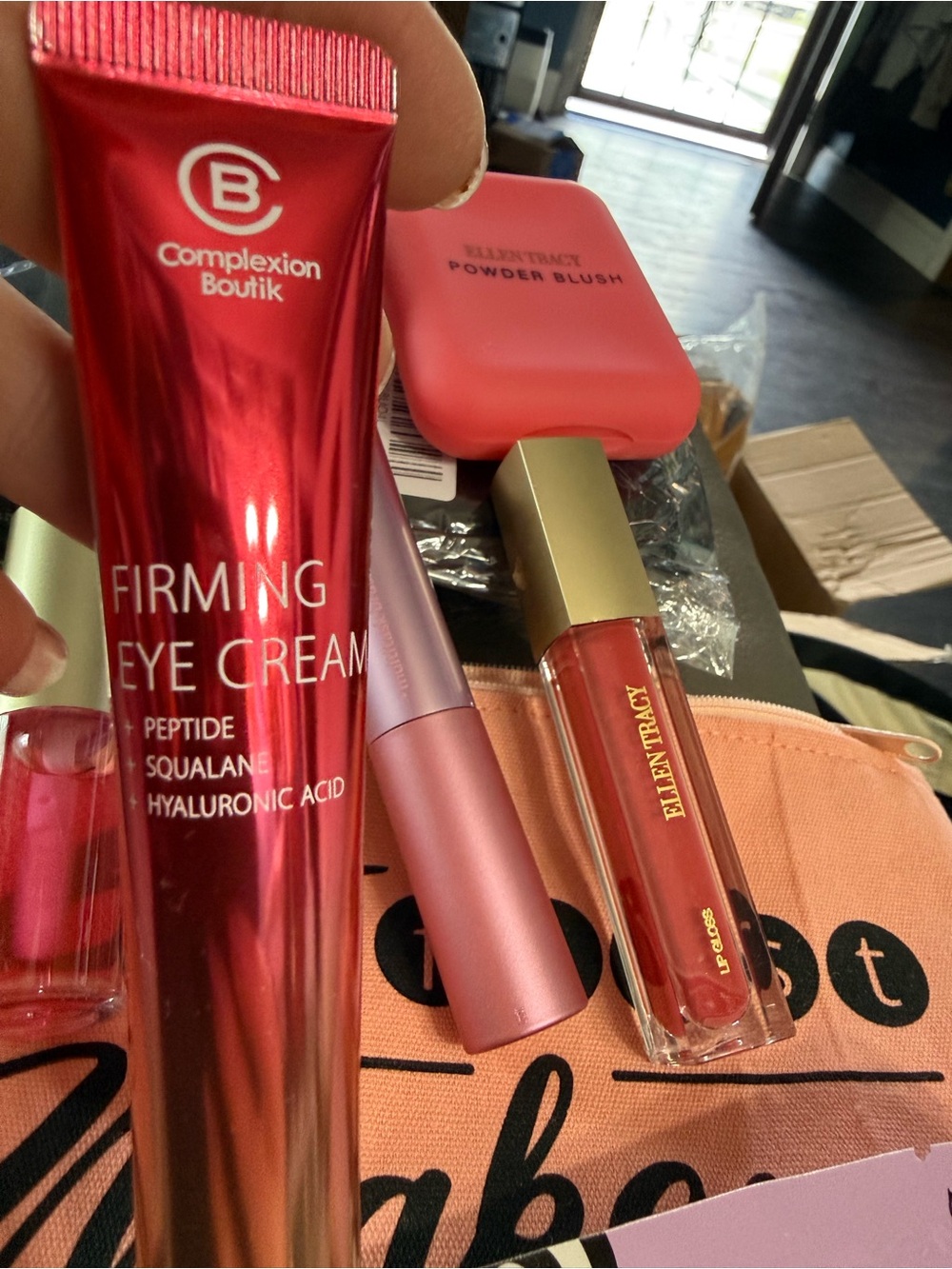 Makeup Lot with Pink Brush & Lip Masks - Pink Peach Shades - Picture 4 of 5